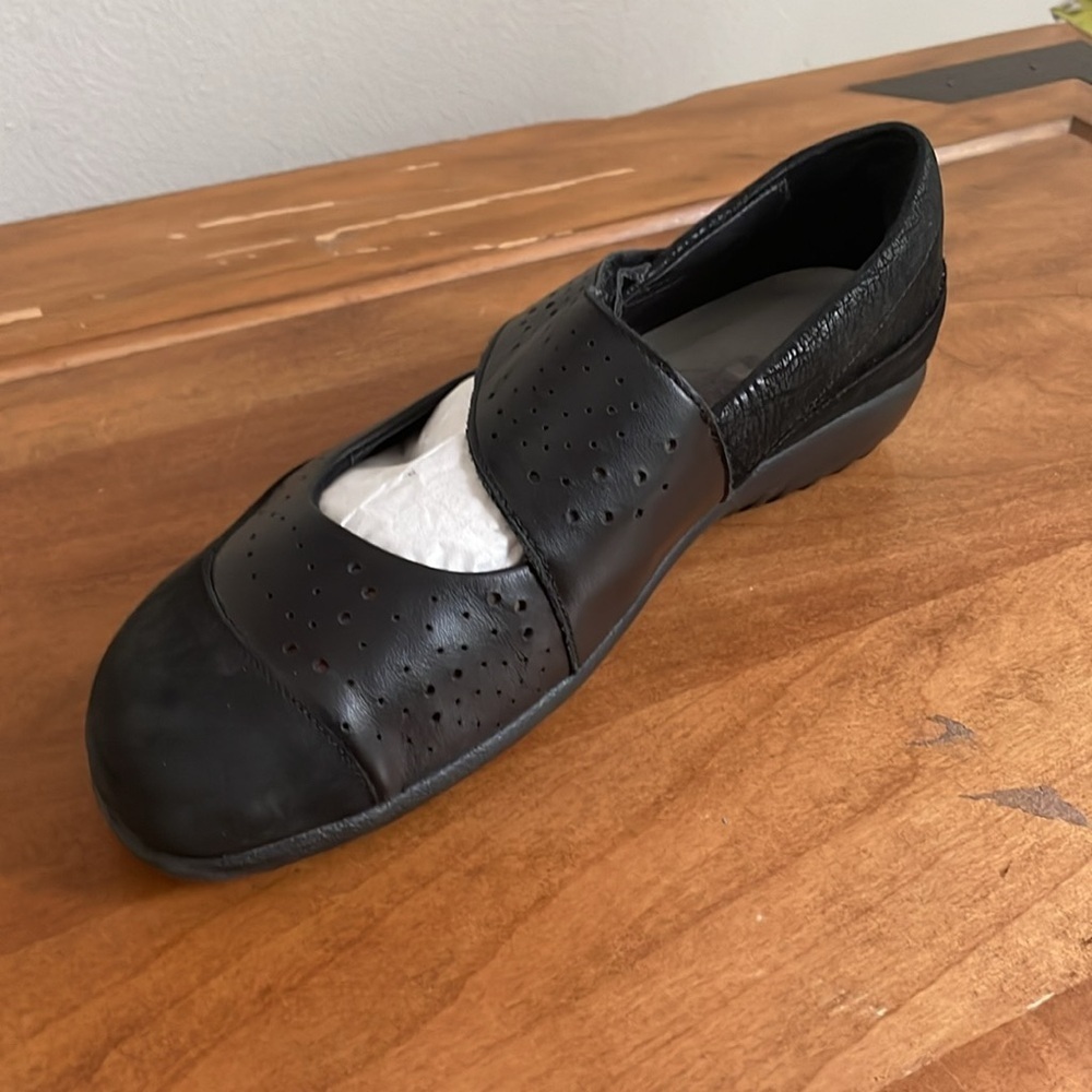 Naot Aroha Mary Jane Flats Black Glass Perforated Slip Resistant Size 42 (11) - Picture 5 of 14
